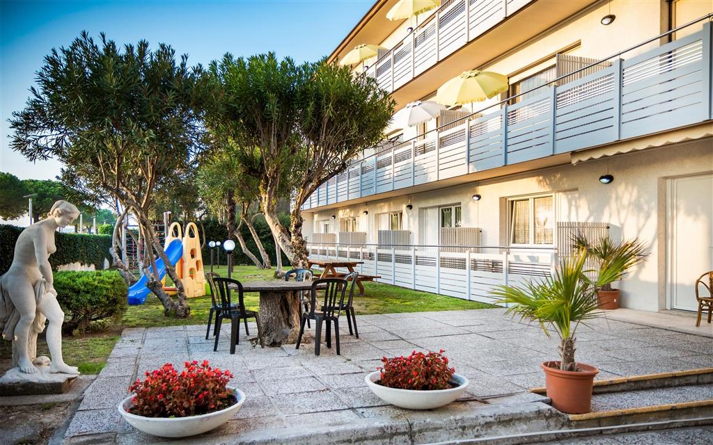 25-10094-Taliansko-Lignano-Villa-Yachting-zvýhodnené-termíny-s-dopravou-v-cene