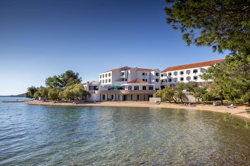 32-11374-Chorvátsko-Pirovac-Hotel-Miran-izby-s-polpenziou-51179