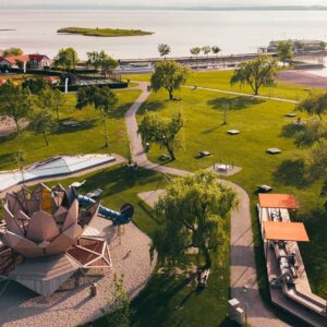 Koupání a zábava u Neziderského jezera